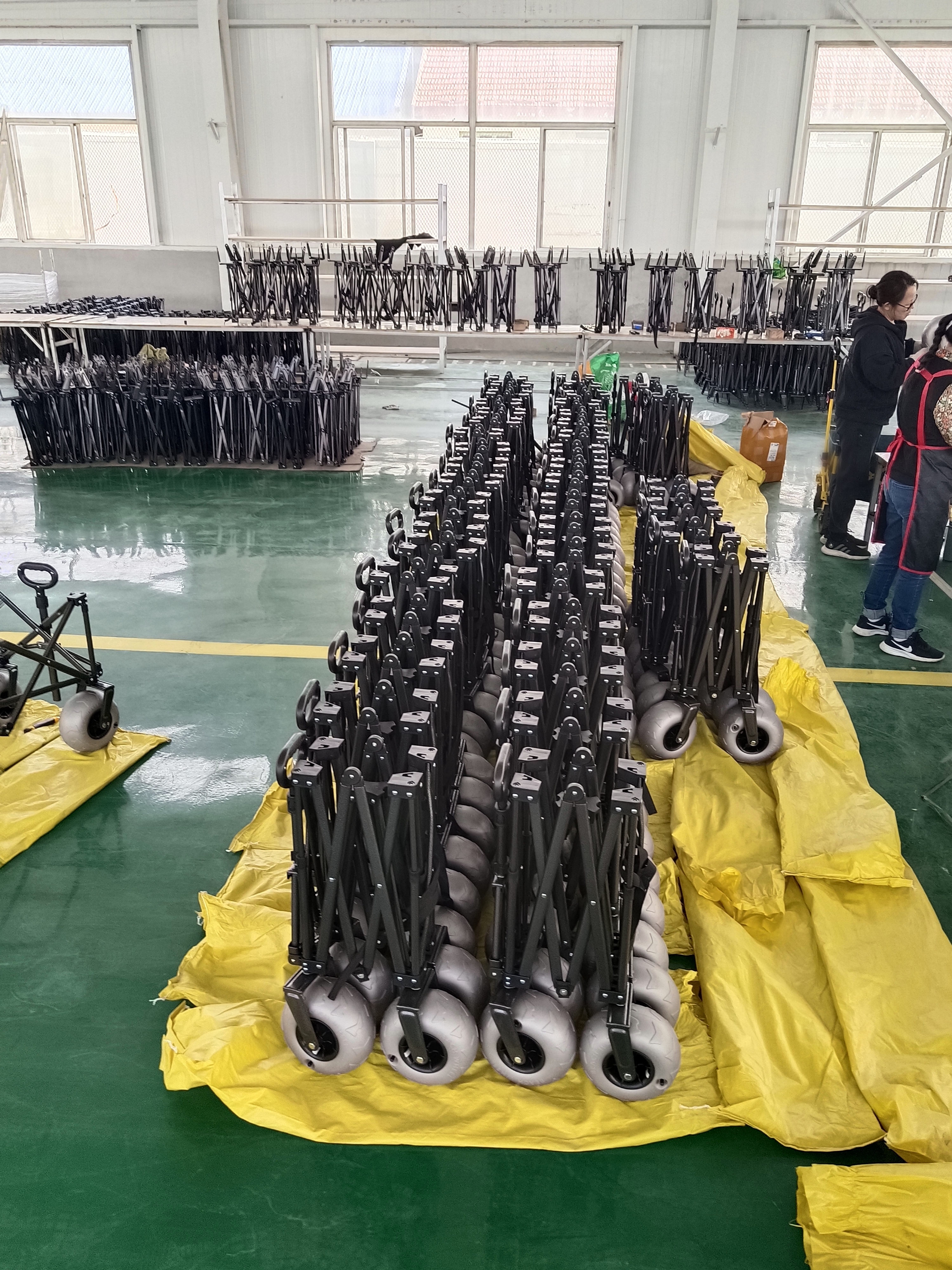 OEM Custom Heavy-Duty Folding Wagons for a Top-Tier European E-Commerce Brand